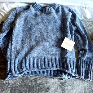 COMFORTABLE SWEATER.